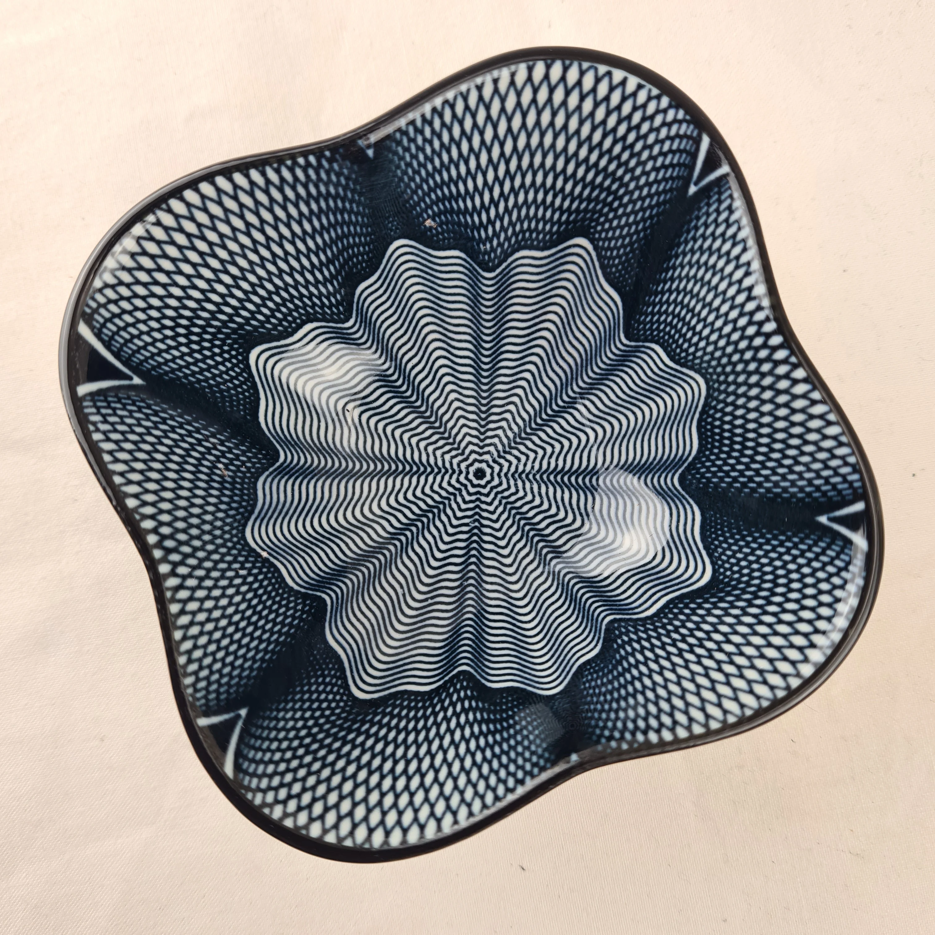 Flower shaped bowl - Image 4