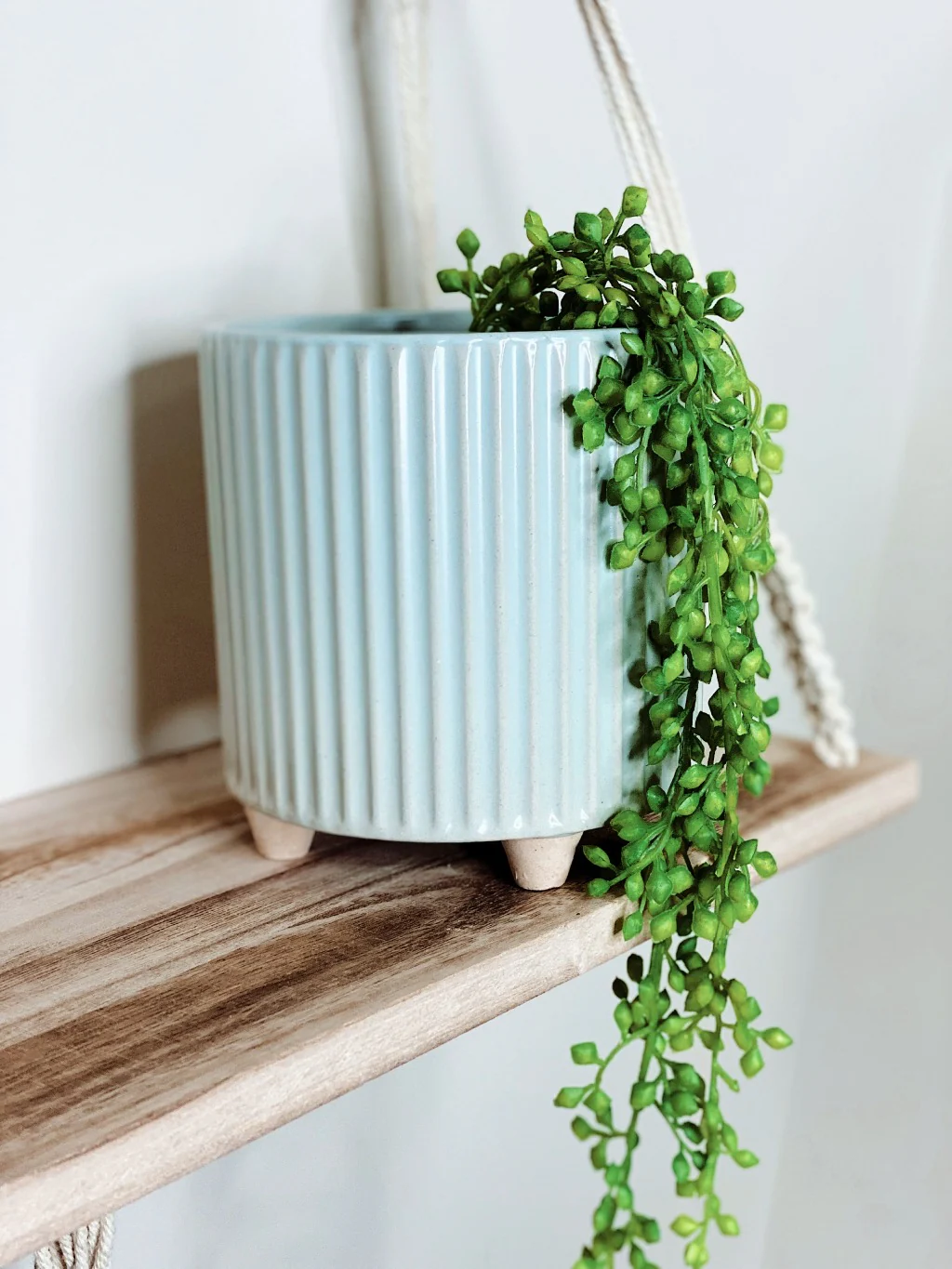 Fraser Ceramic Pot with Feet - Image 2