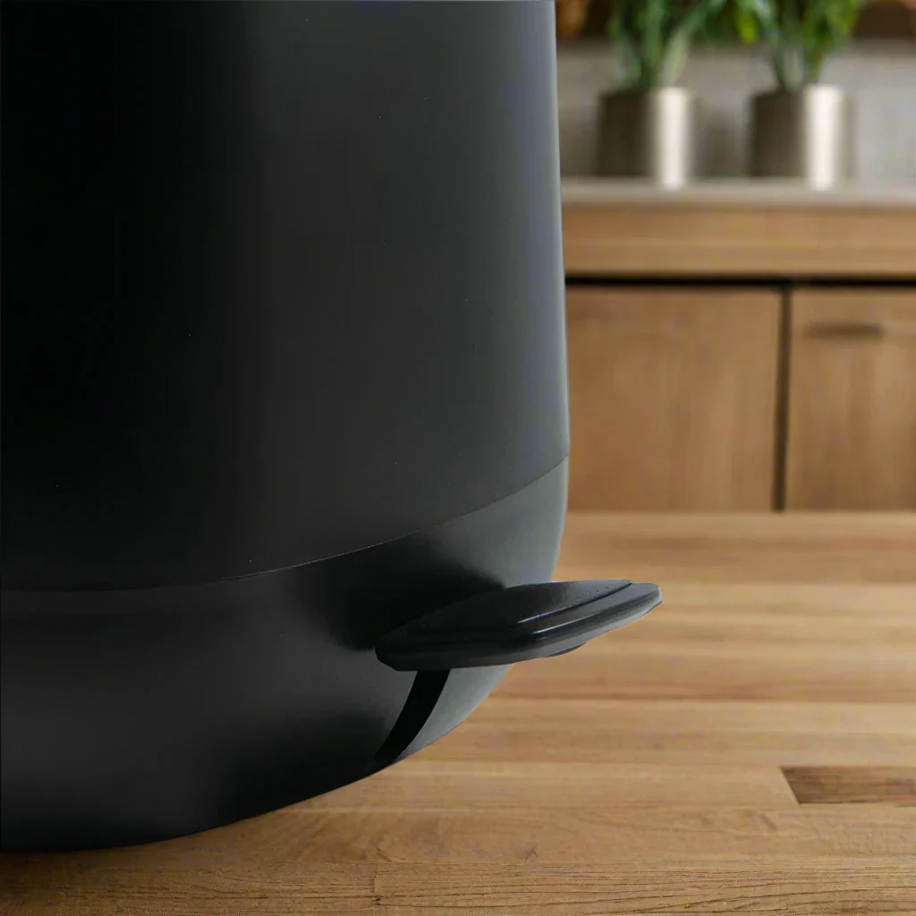 Salt & pepper Manhattan Bin 5L - Black - Image 3