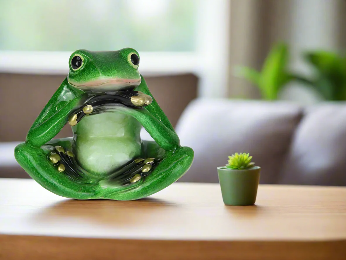 Playful Green Marble Frog Figurine I Unique Home & Garden Decor — 10cm - Image 2